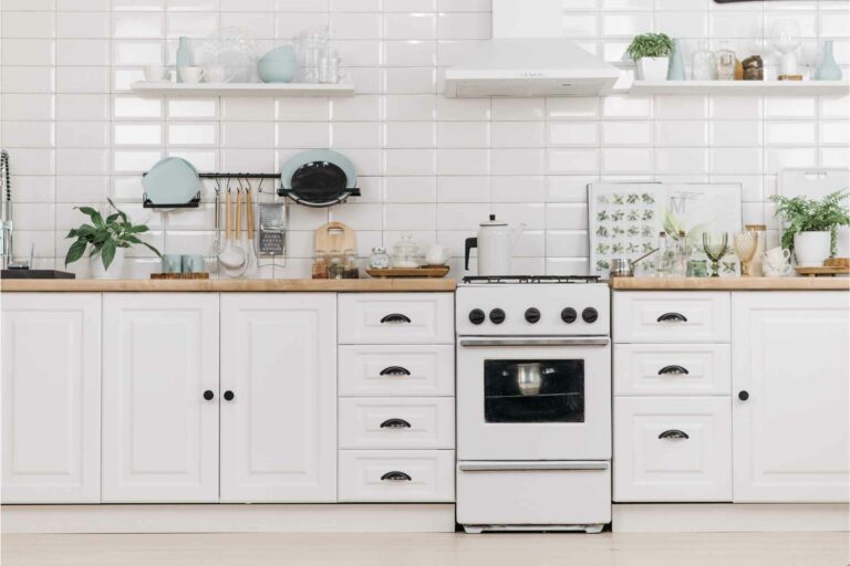 10 Trending White Kitchen Cabinet Hardware Ideas